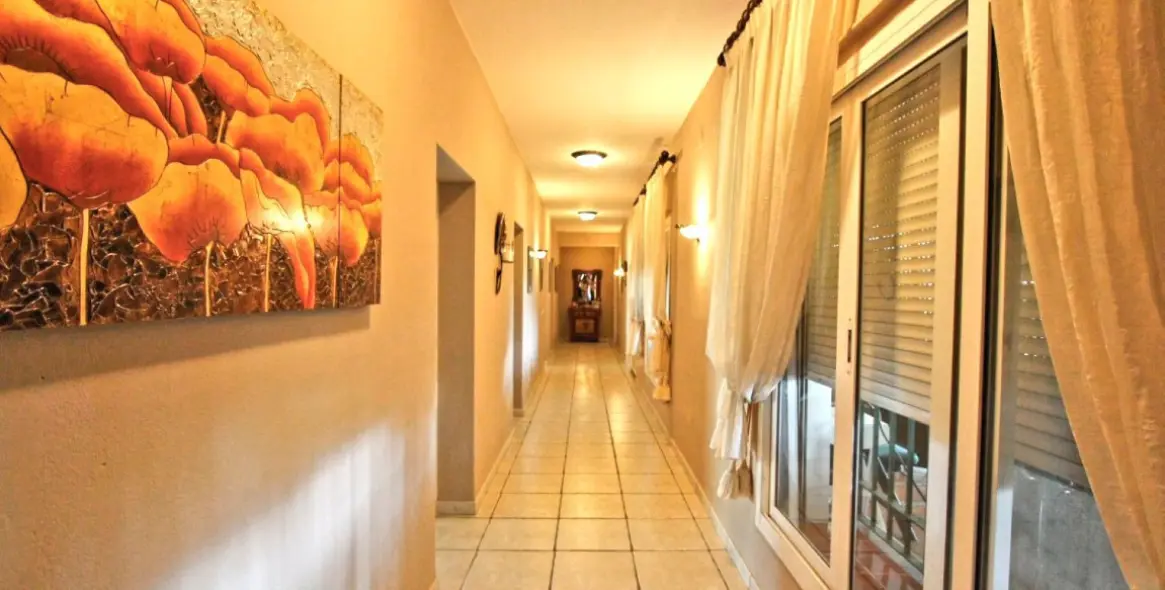 Продажа  отдельно стоящей виллы в Marbella East (район Elviria) 11