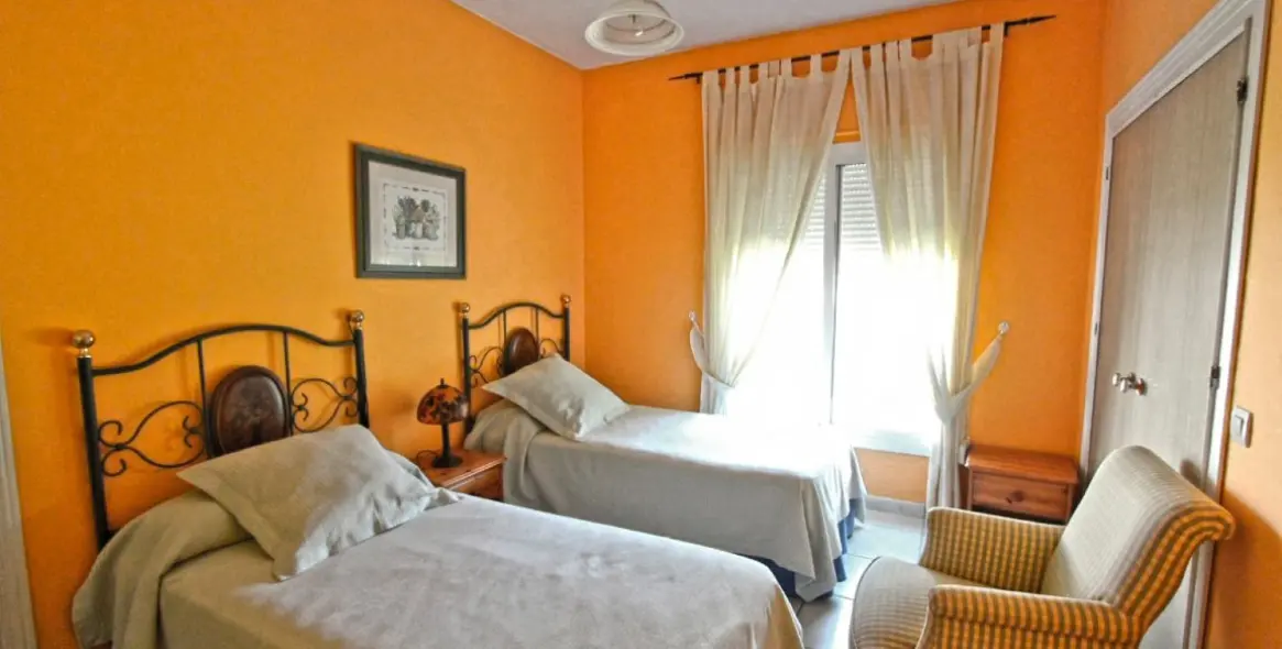 Продажа  отдельно стоящей виллы в Marbella East (район Elviria) 12