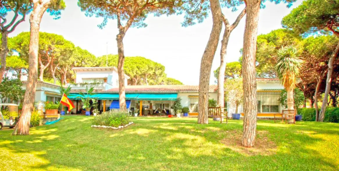 Sale of detached villa in Elviria 3