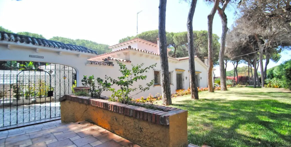 Sale of detached villa in Elviria 4