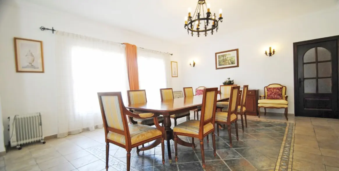 Sale of detached villa in Elviria 8