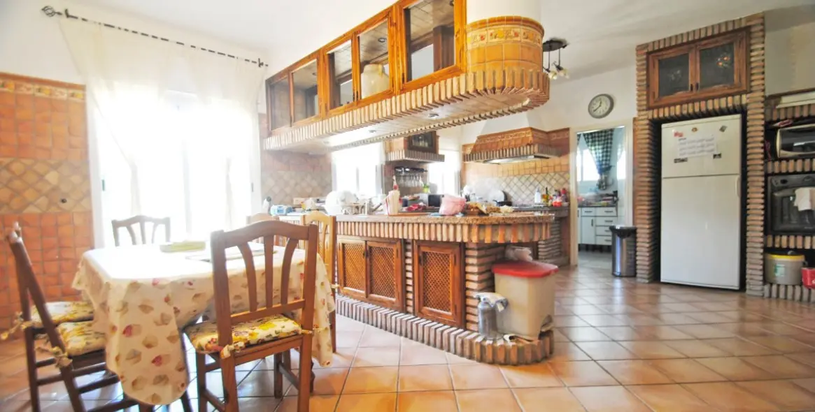 Sale of detached villa in Elviria 9