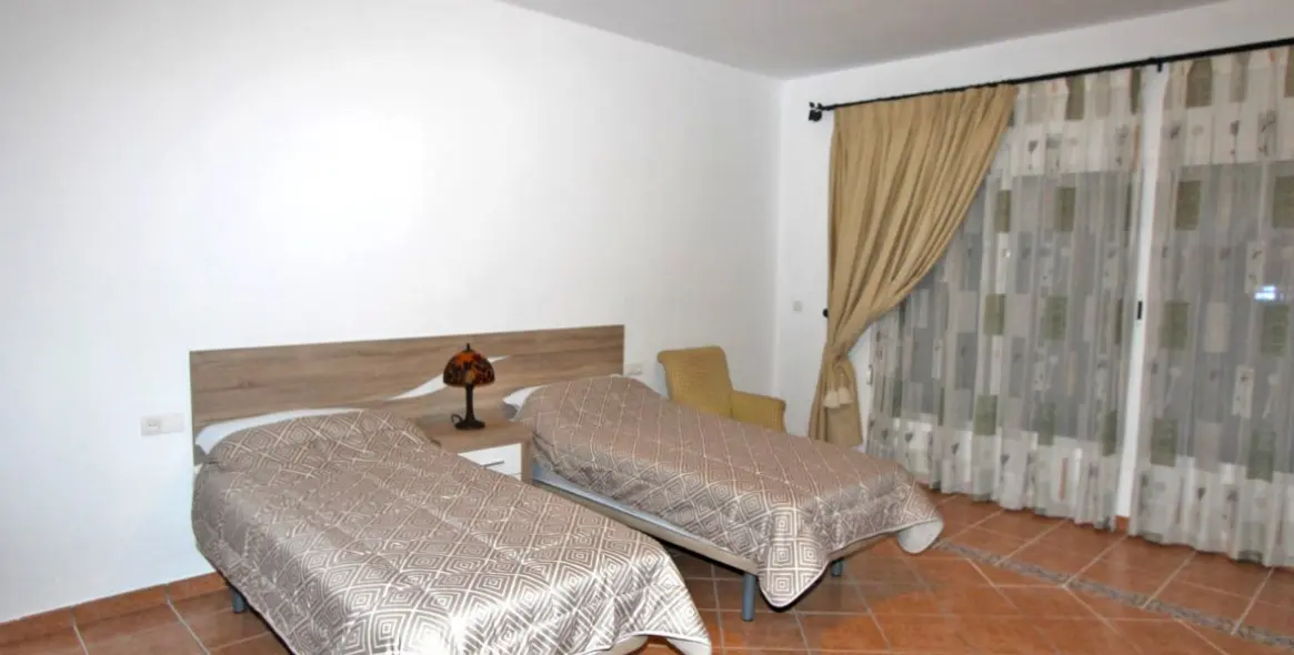 Sale of detached villa in Elviria 14