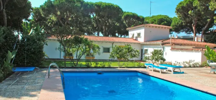 Продажа  отдельно стоящей виллы в Elviria 0