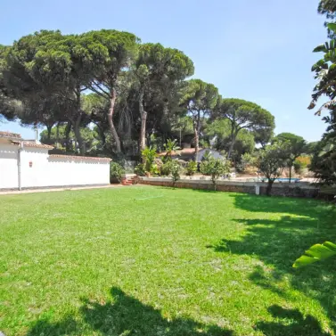 Продажа  отдельно стоящей виллы в Elviria