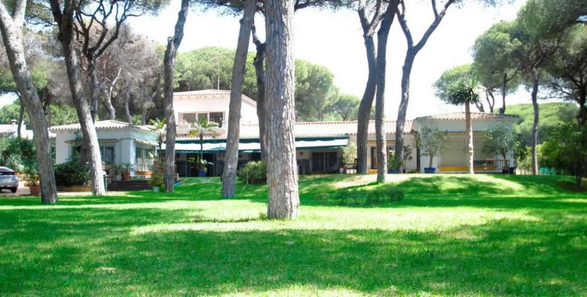 Продажа  отдельно стоящей виллы в Elviria 22