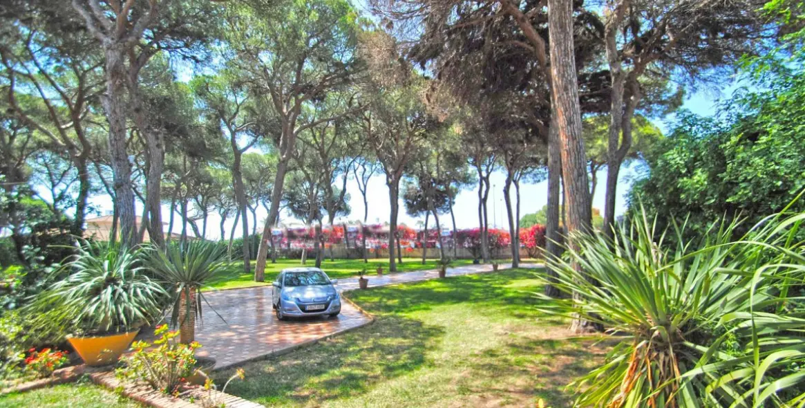 Продажа  отдельно стоящей виллы в Elviria 25