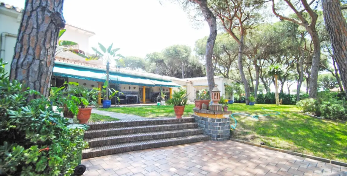 Продажа  отдельно стоящей виллы в Elviria 26