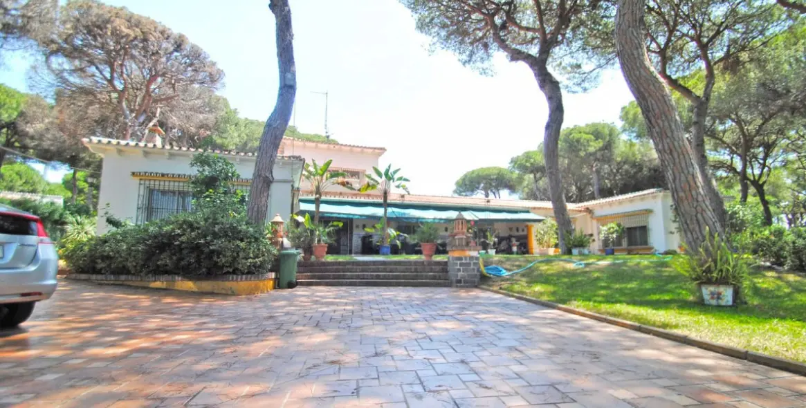 Продажа  отдельно стоящей виллы в Elviria 27