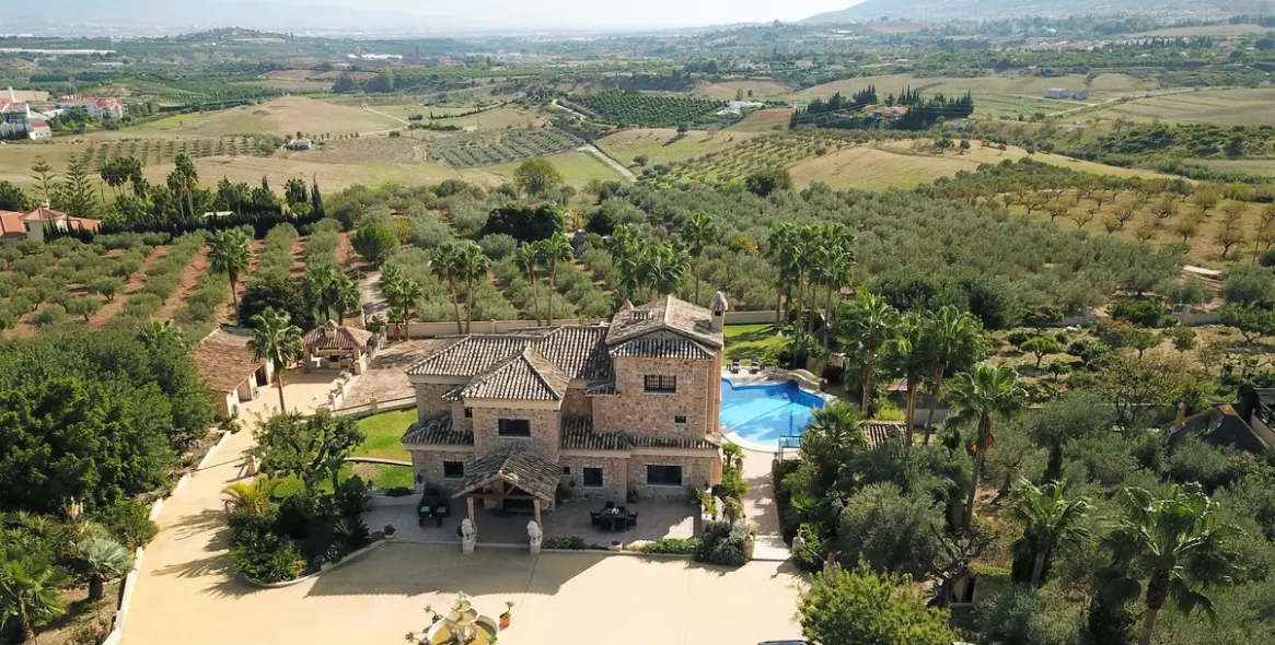 Sale of finca - cortijo in Malaga (district Provincia de Málaga) 1