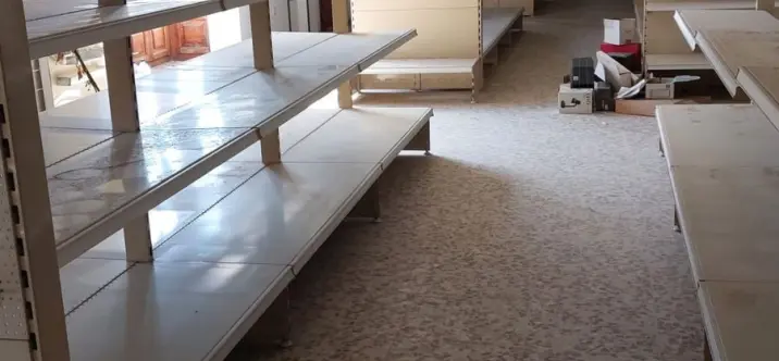 Venta de local comercial en Estepona 2