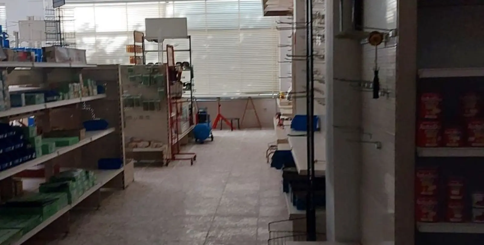 Venta de local comercial en Estepona 8