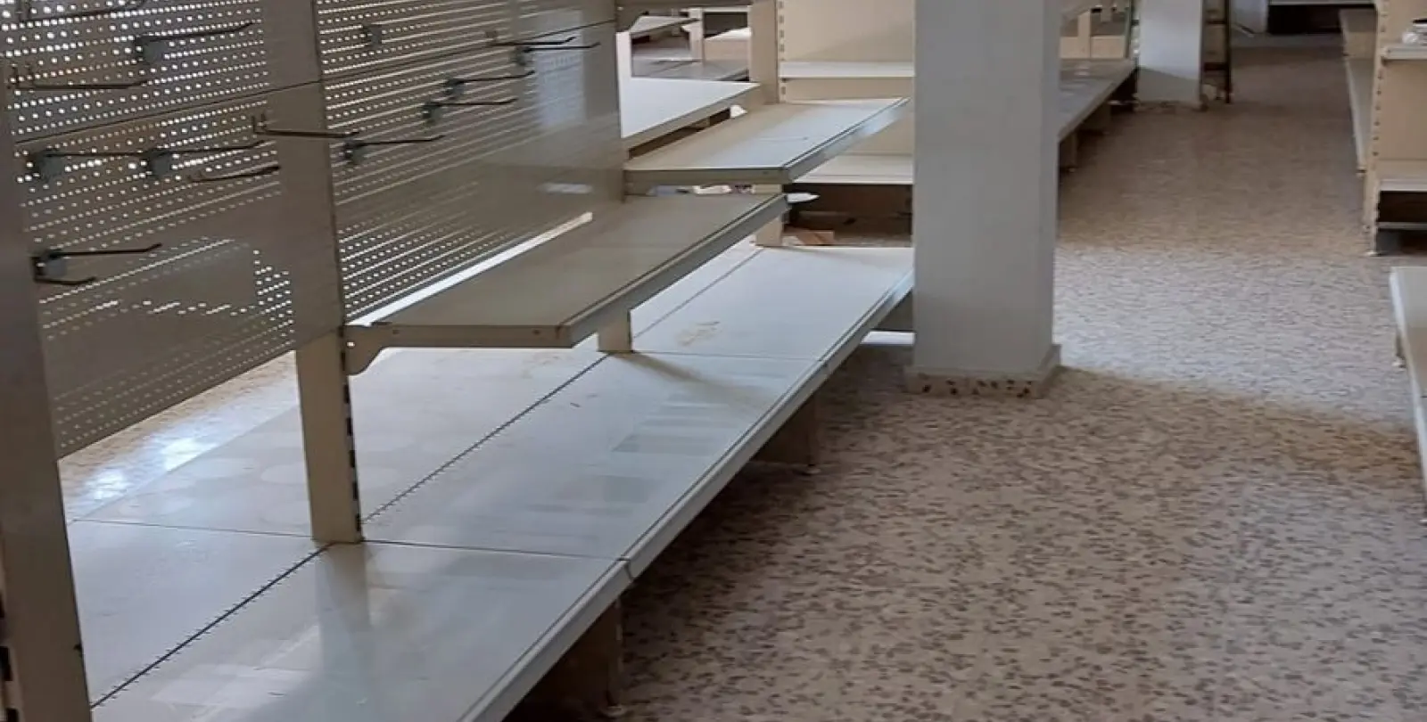 Venta de local comercial en Estepona 9