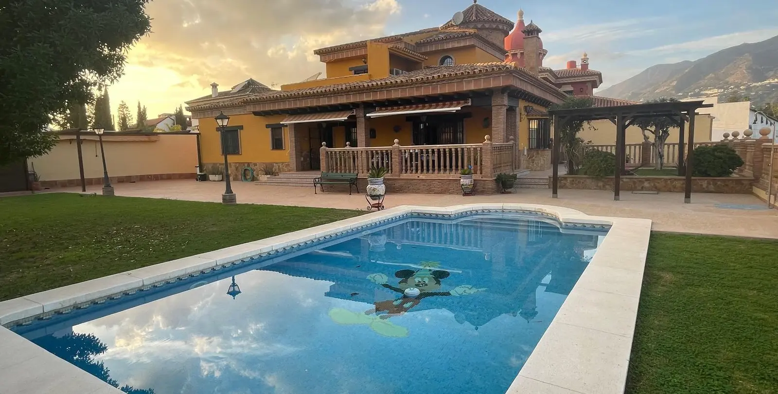 Продажа  отдельно стоящей виллы в Mijas Costa 1