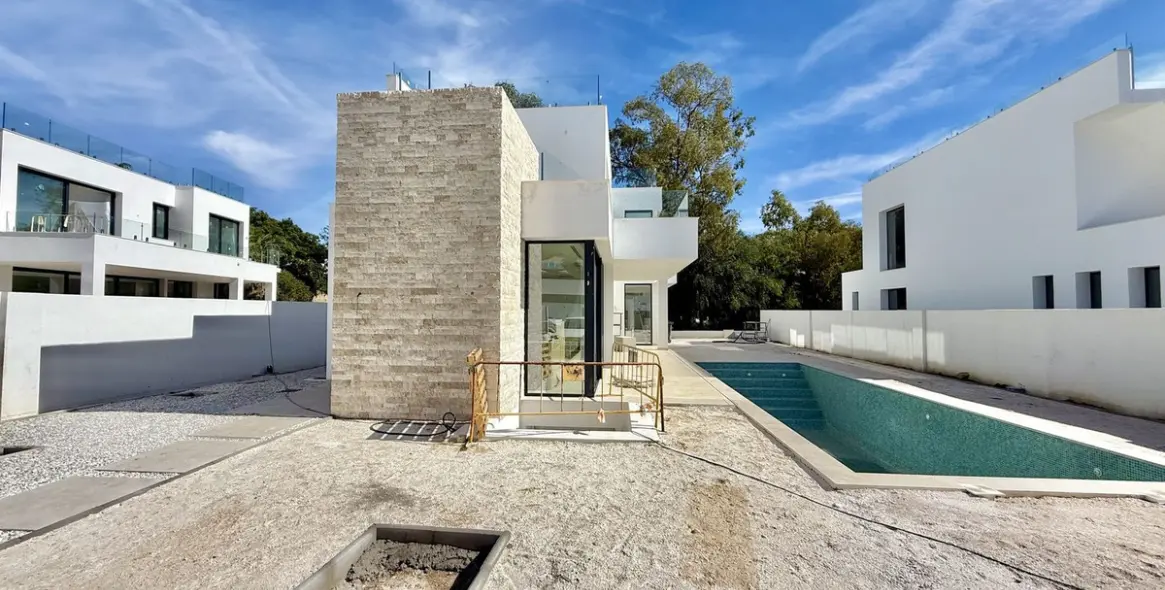 Продажа  отдельно стоящей виллы в Atalaya 3