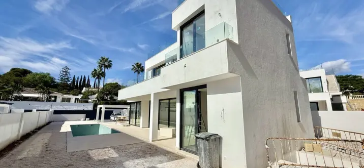 Продажа  отдельно стоящей виллы в Atalaya 3