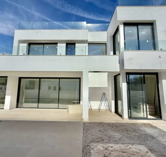 Продажа  отдельно стоящей виллы в Atalaya