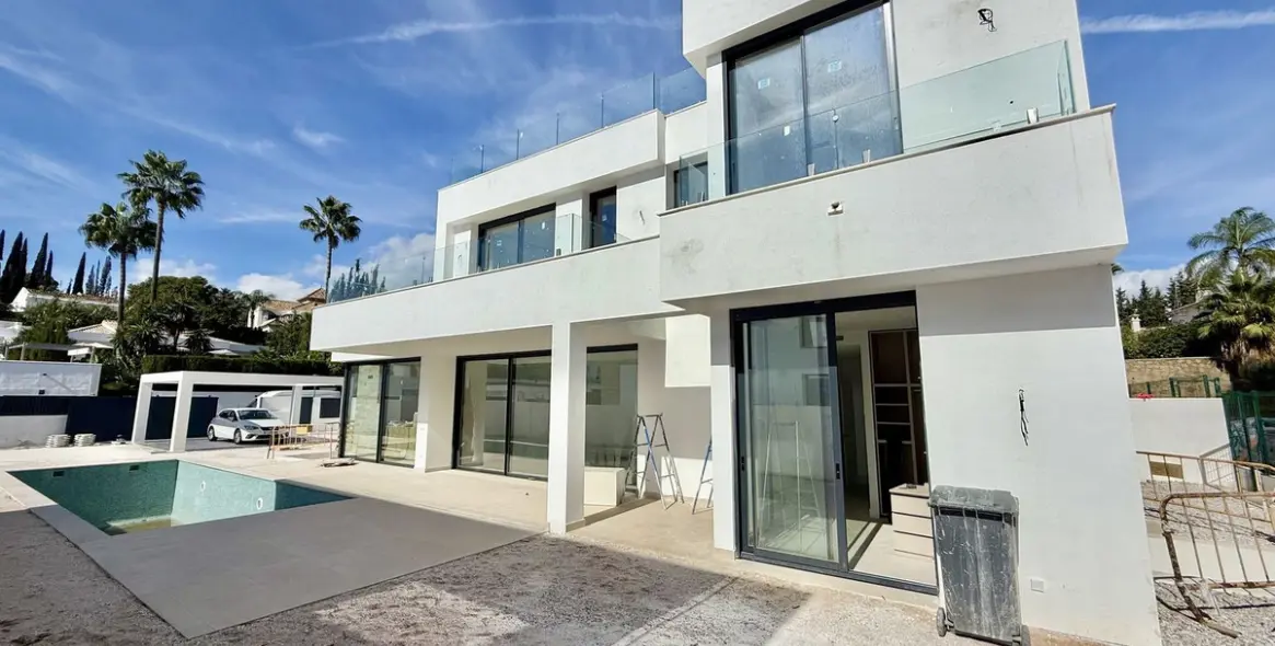 Продажа  отдельно стоящей виллы в Atalaya 6