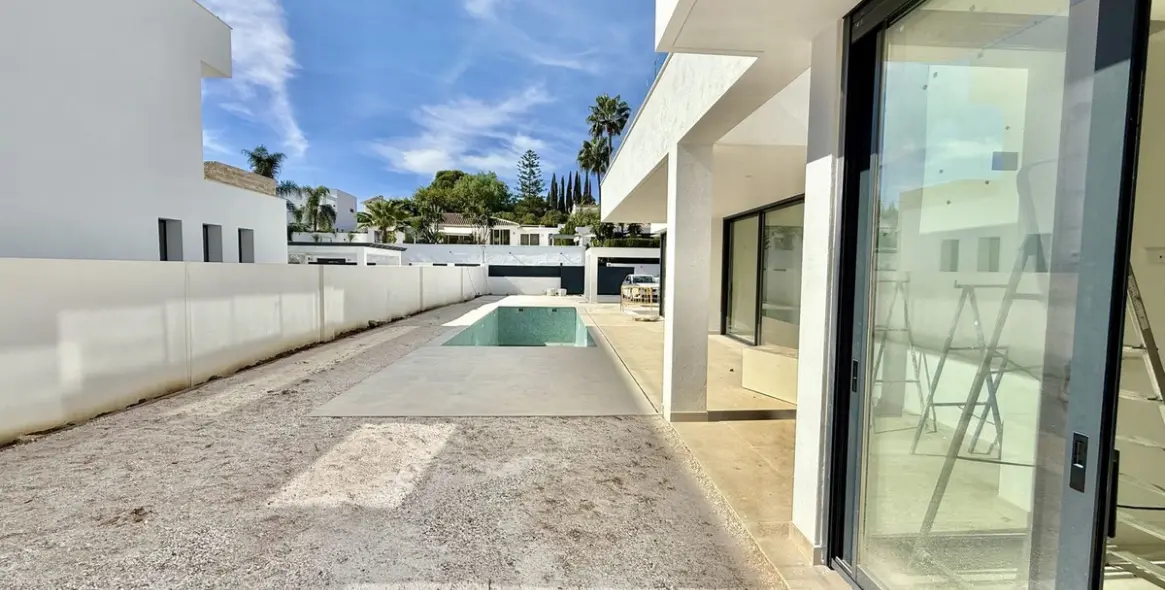 Продажа  отдельно стоящей виллы в Atalaya 7