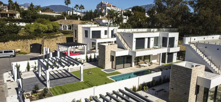 Sale of detached villa in Atalaya 4