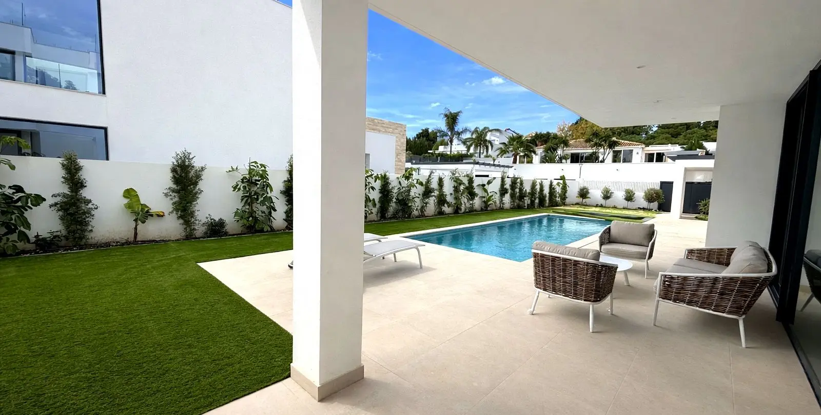 Venta de villa independiente en Atalaya 9