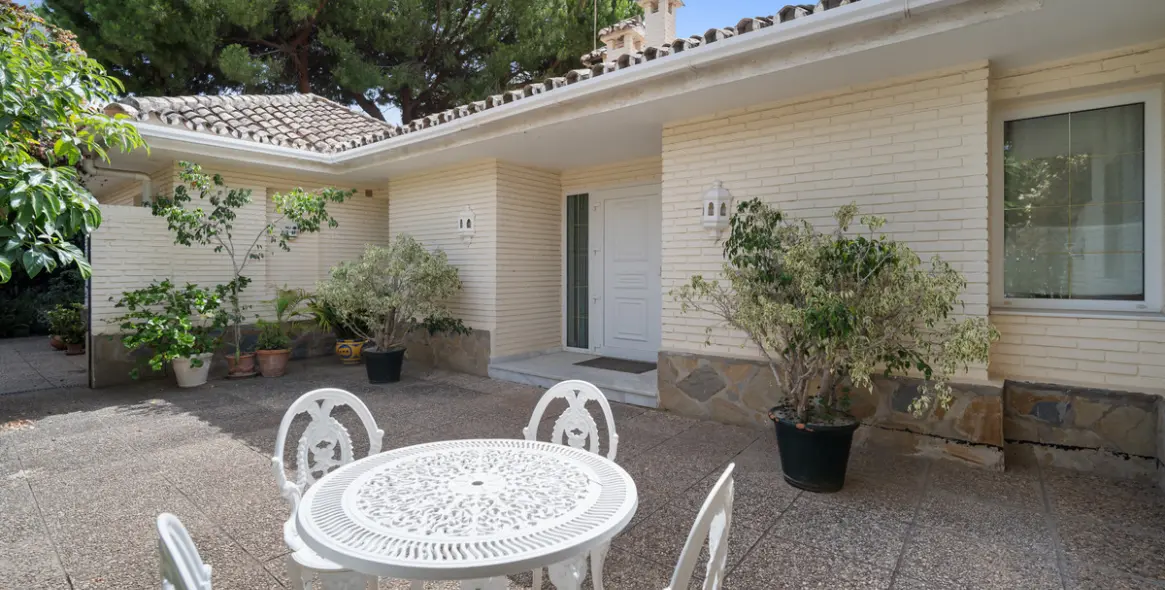 Продажа  отдельно стоящей виллы в Guadalmina Alta 3