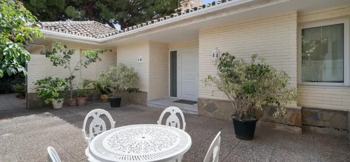 Продажа  отдельно стоящей виллы в Guadalmina Alta 2