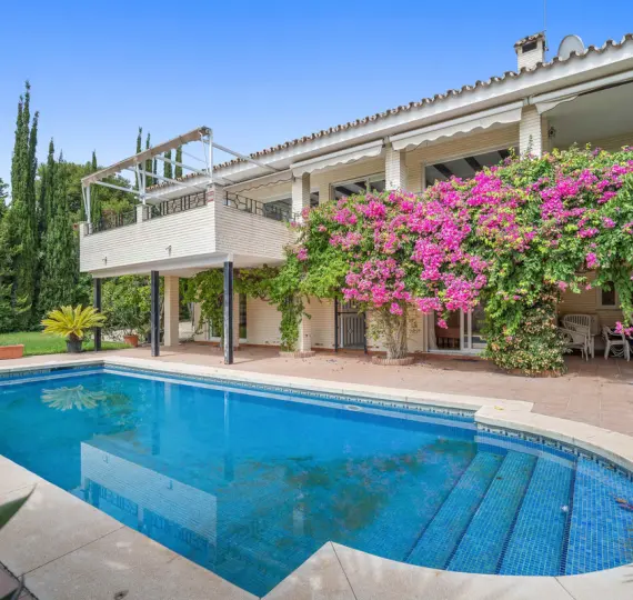 Продажа  отдельно стоящей виллы в Guadalmina Alta