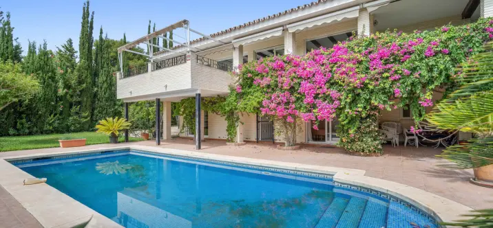 Продажа  отдельно стоящей виллы в Guadalmina Alta 3