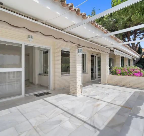 Продажа  отдельно стоящей виллы в Guadalmina Alta