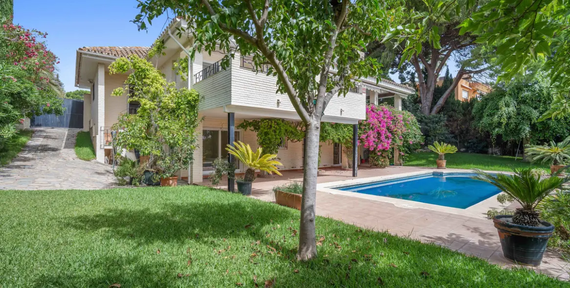 Продажа  отдельно стоящей виллы в Guadalmina Alta 8