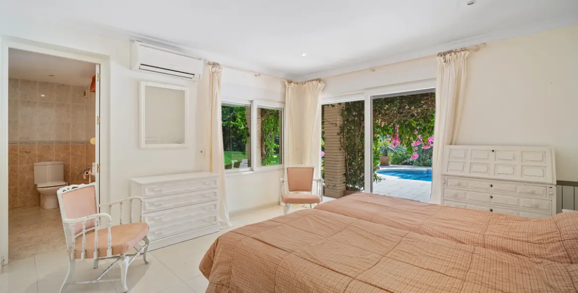 Продажа  отдельно стоящей виллы в Guadalmina Alta 15