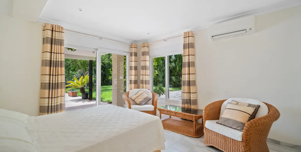 Продажа  отдельно стоящей виллы в Guadalmina Alta 17