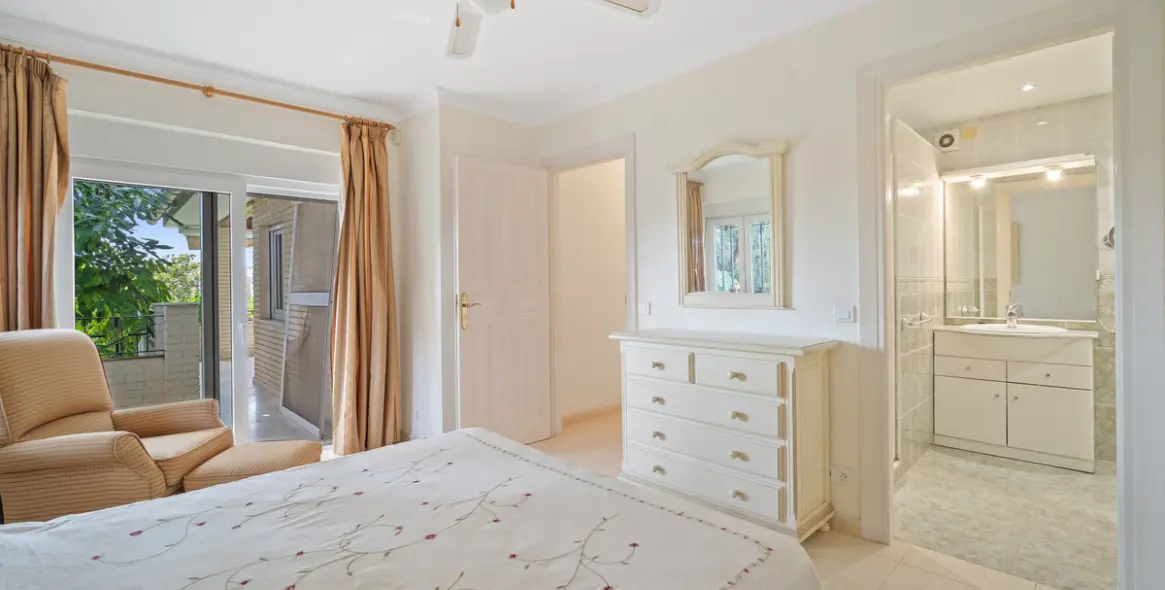 Продажа  отдельно стоящей виллы в Guadalmina Alta 20