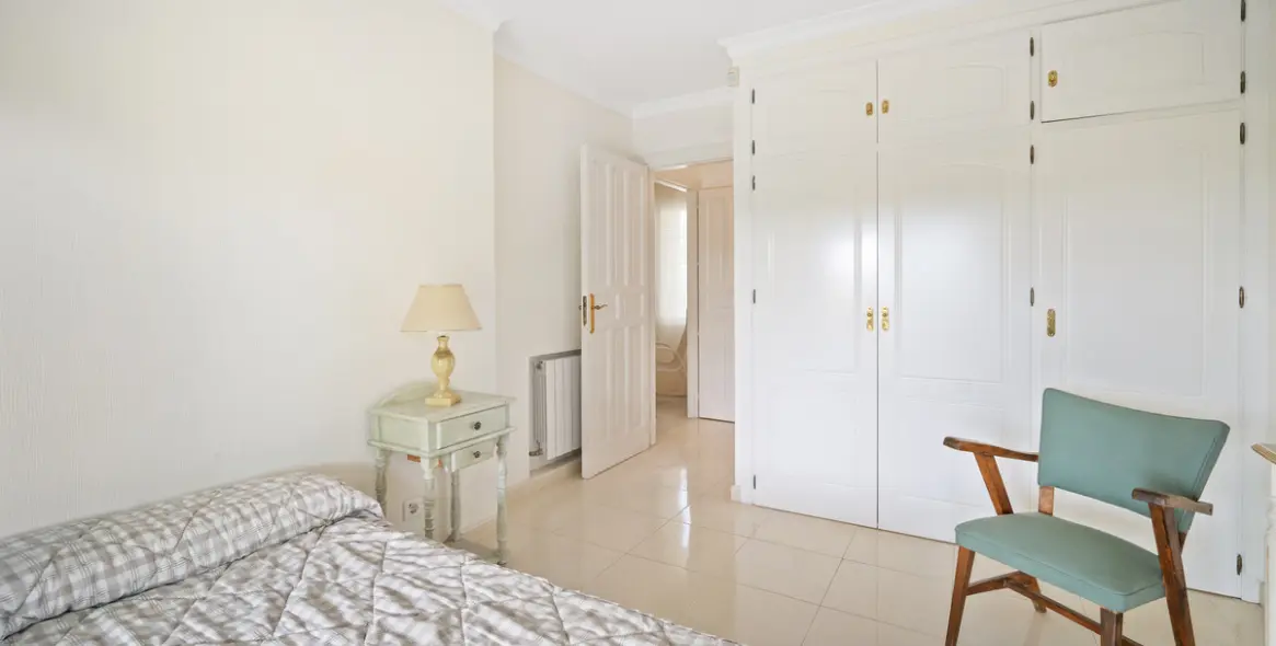 Продажа  отдельно стоящей виллы в Guadalmina Alta 23