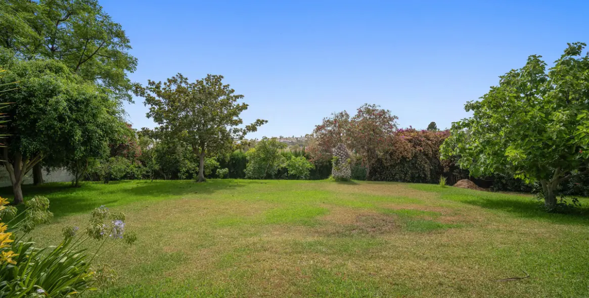 Продажа  отдельно стоящей виллы в Guadalmina Alta 27