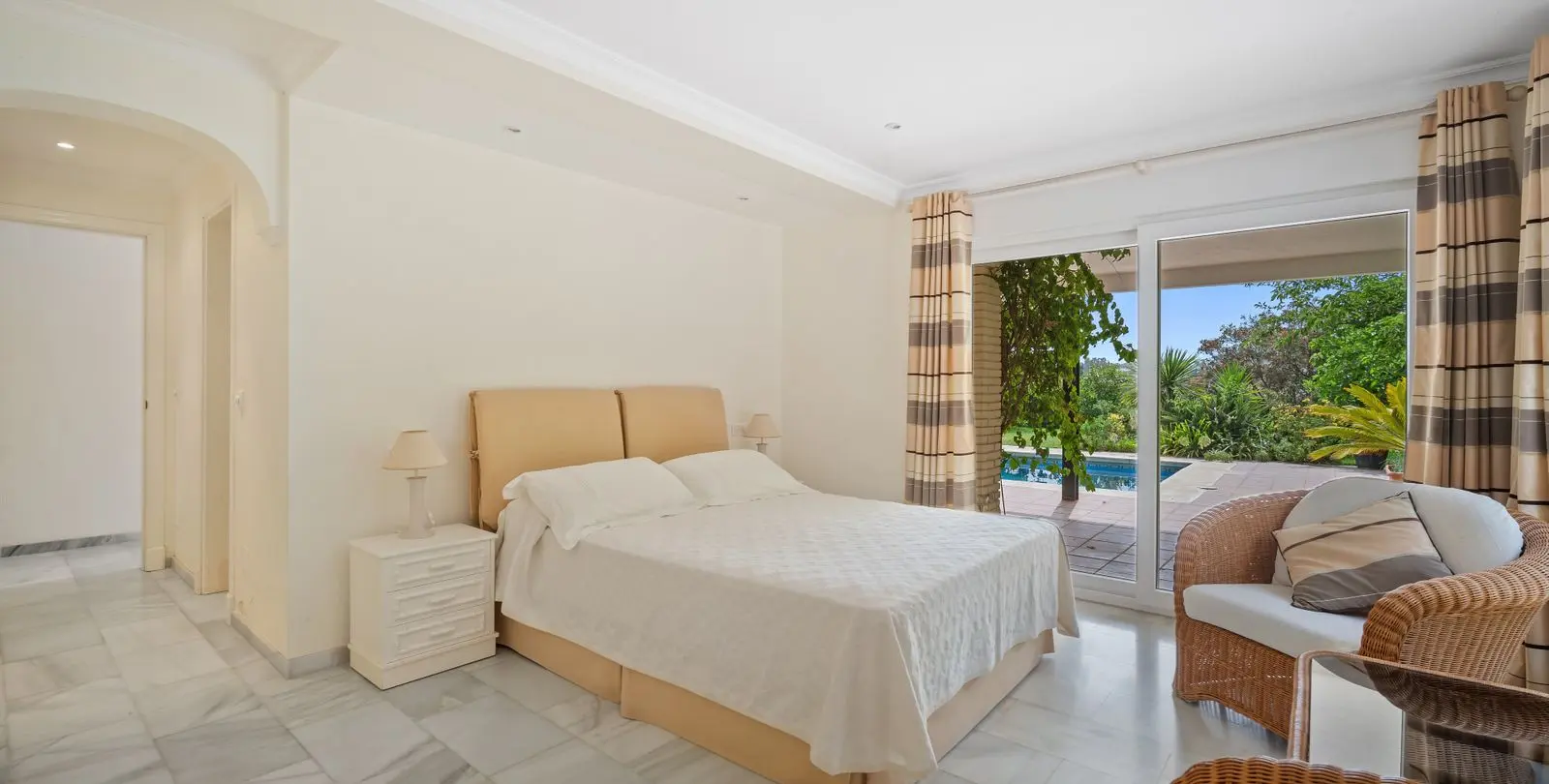 Venta de villa independiente en Guadalmina Alta 17