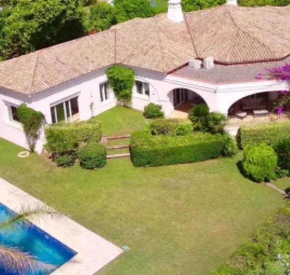 Продажа  отдельно стоящей виллы в Sotogrande Alto