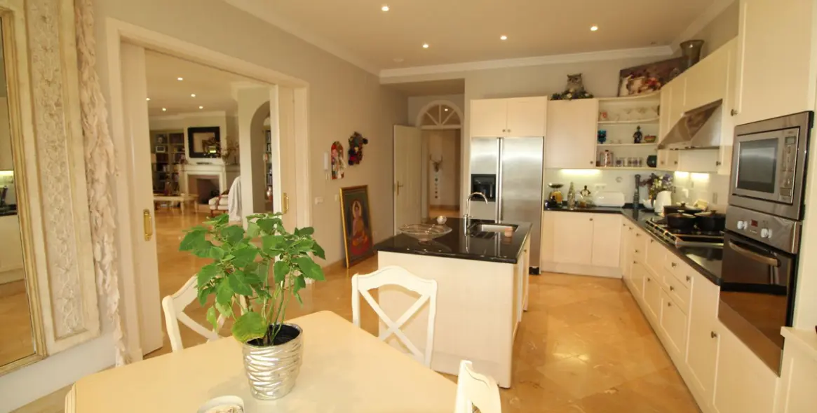 Продажа  отдельно стоящей виллы в Sotogrande Alto 9