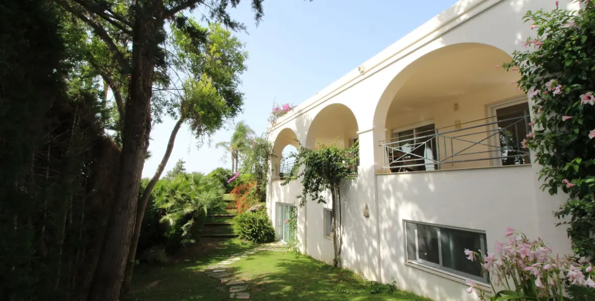 Продажа  отдельно стоящей виллы в Sotogrande Alto 12