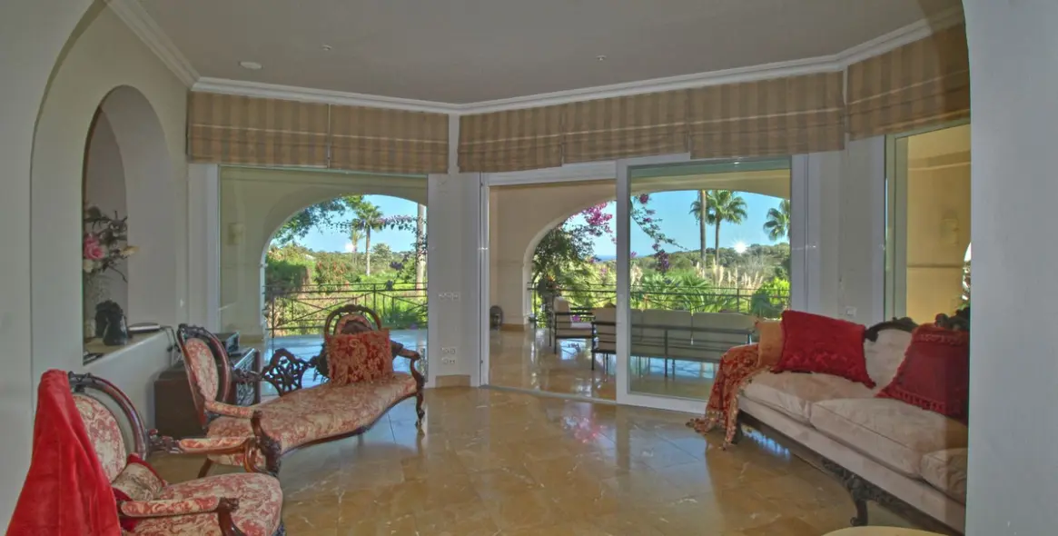 Продажа  отдельно стоящей виллы в Sotogrande Alto 15