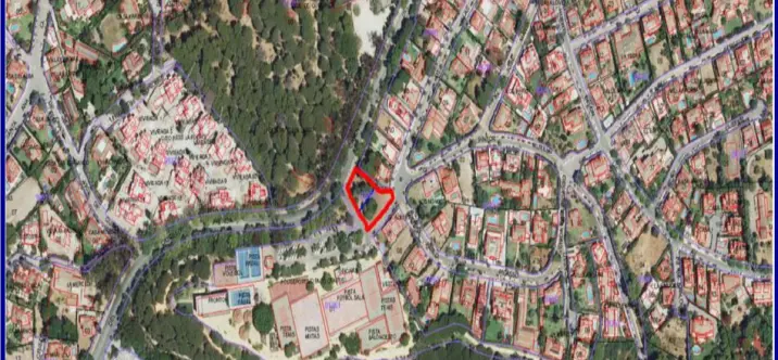 Продажа  жилого участка в Marbella 0