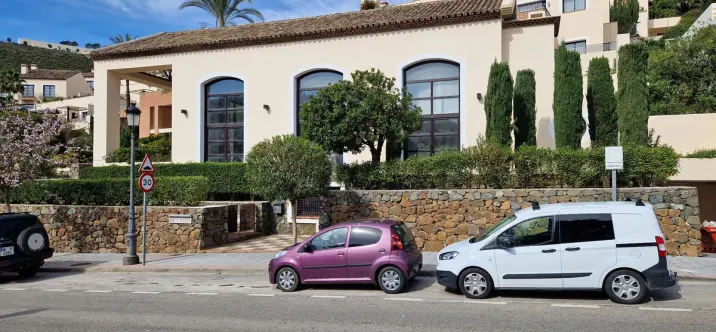 Venta de local comercial en Benahavís 0