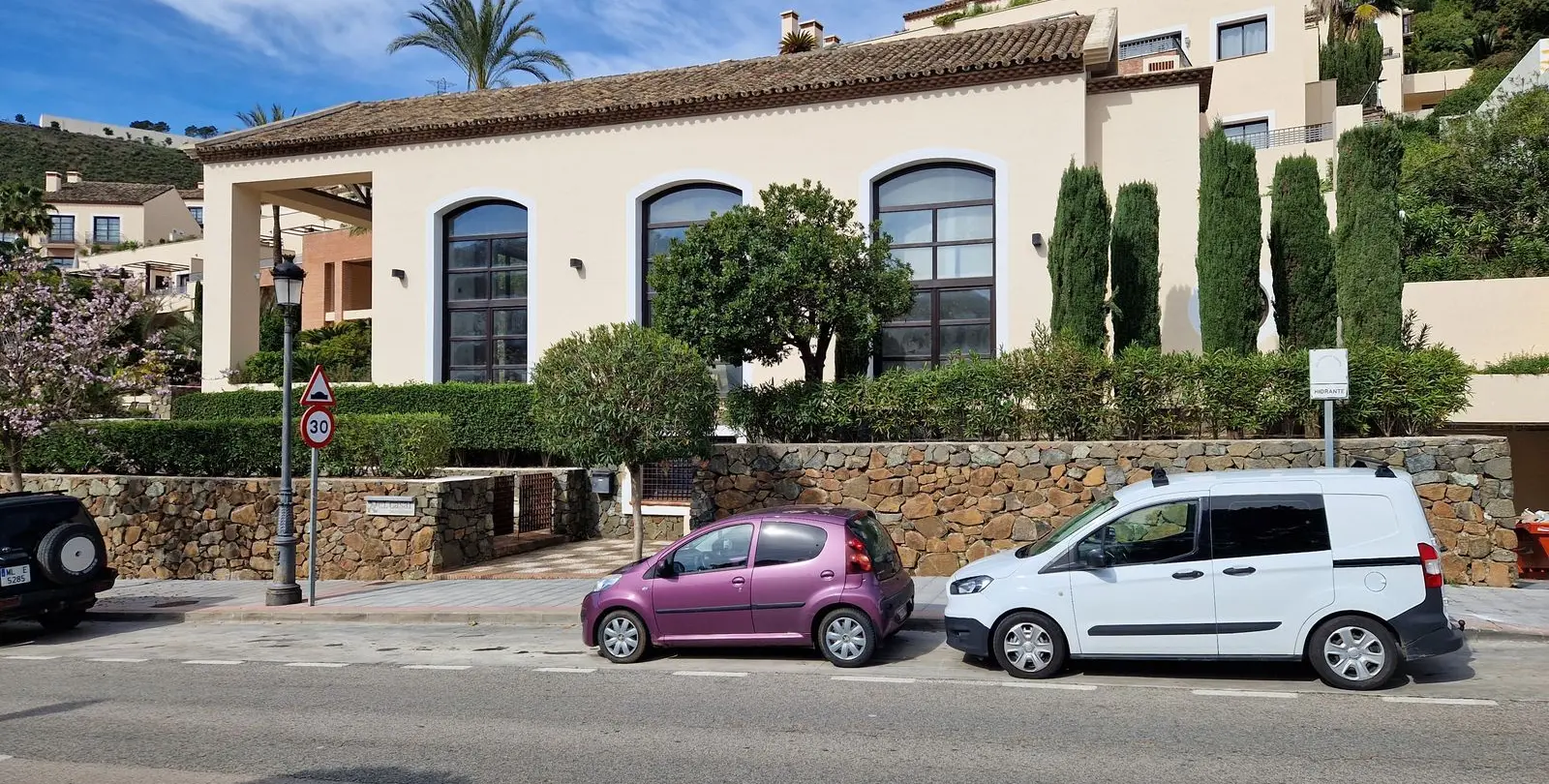 Venta de local comercial en Benahavís 1