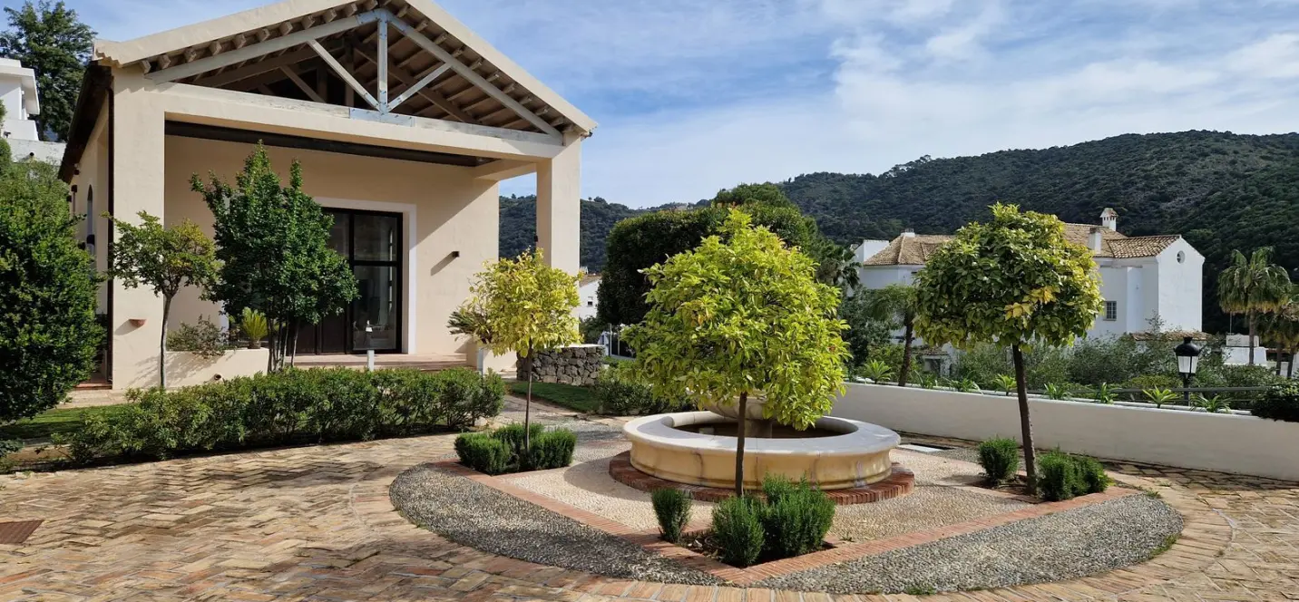 Venta de local comercial en Benahavís 1