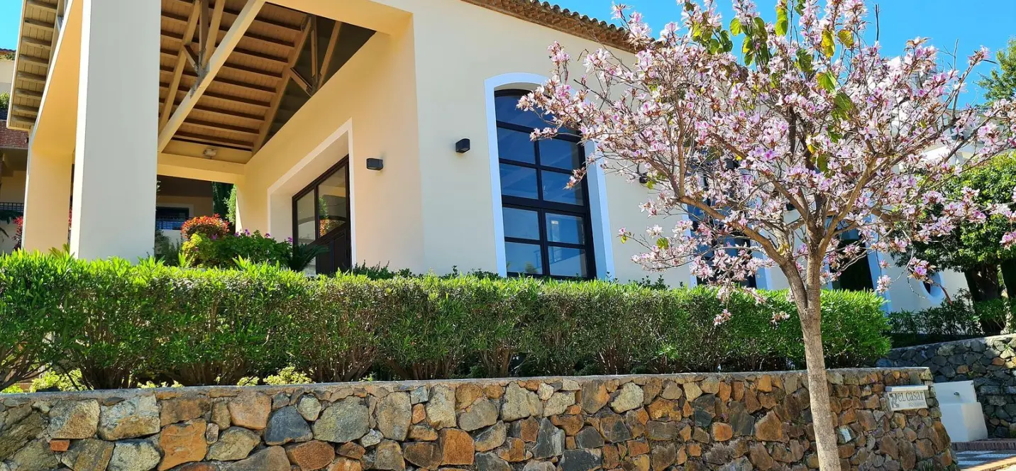 Venta de local comercial en Benahavís 2