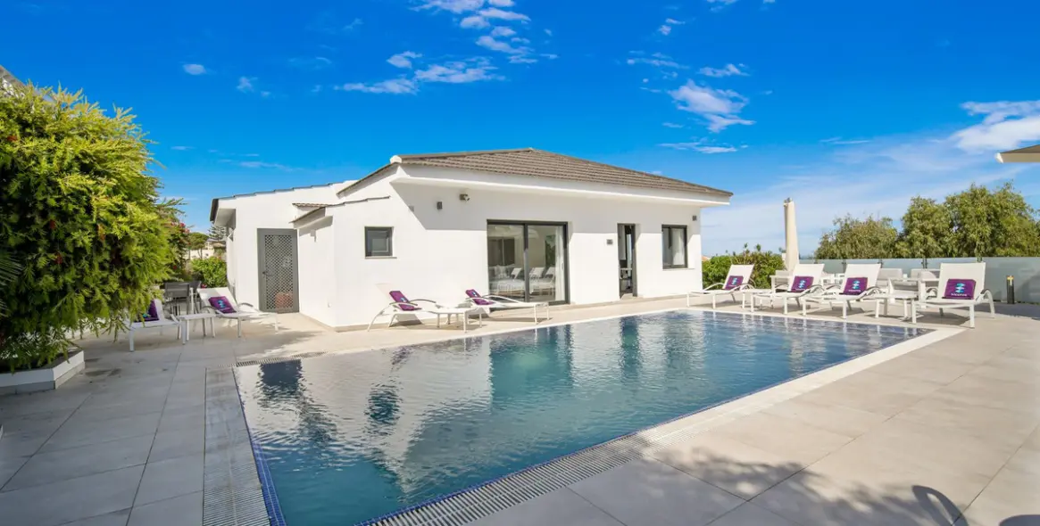 Sale of detached villa in Torrenueva 28