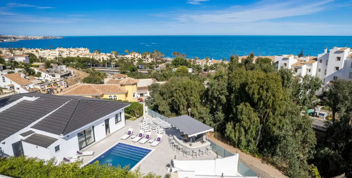 Sale of detached villa in Torrenueva 29