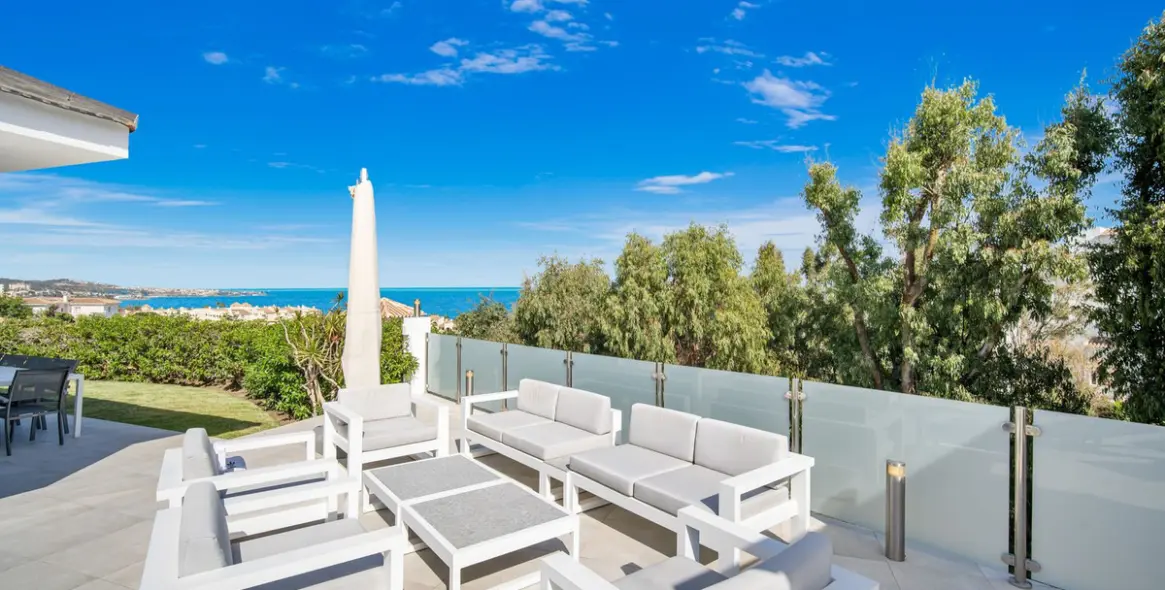 Sale of detached villa in Torrenueva 30