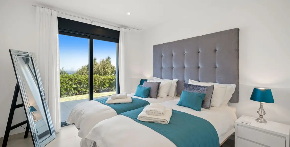 Sale of detached villa in Torrenueva 32